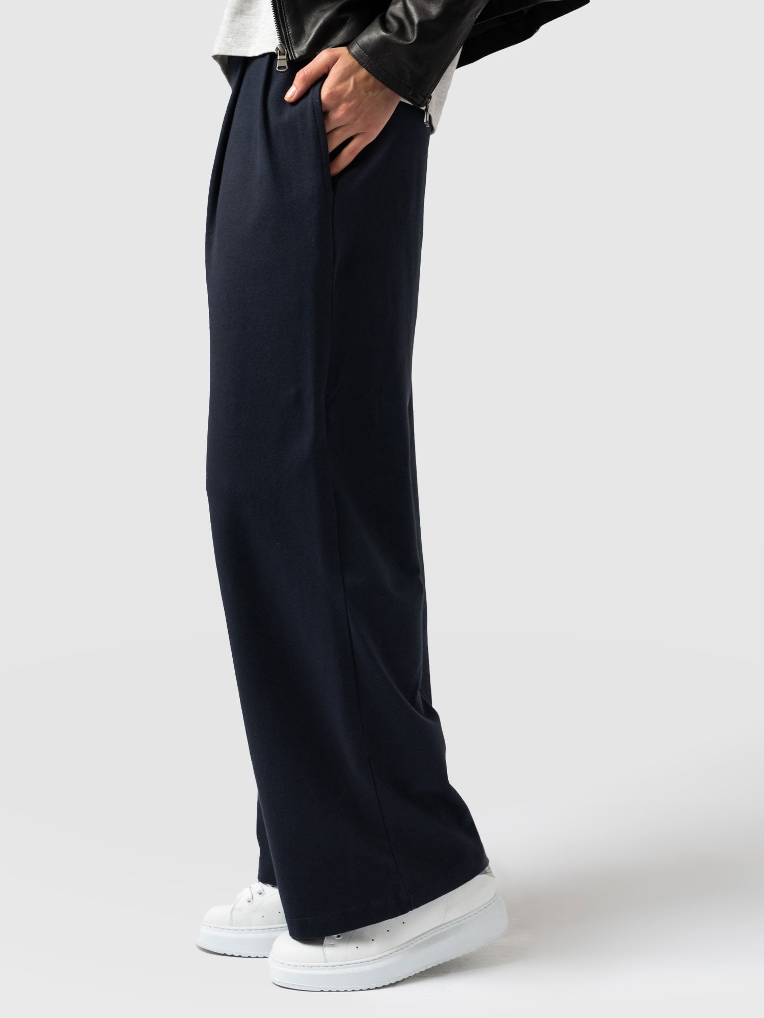Camden Wide Leg Pant Navy - Women's Trousers | Saint + Sofia® EU
